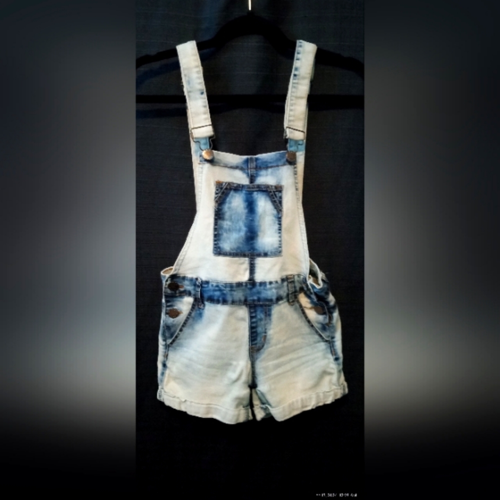 VIP whitewashed short jumpers Small